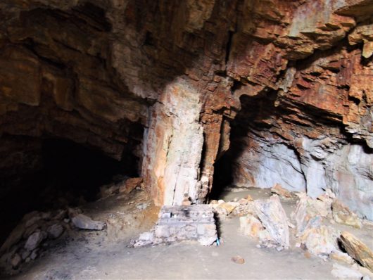 伊平屋島　クマヤ洞窟　洞窟内　鏡