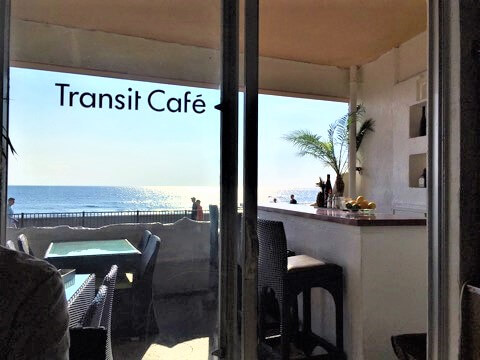 お洒落なカフェ Transit Cafe トランジットカフェ 北谷 暮らしに馴染む旅