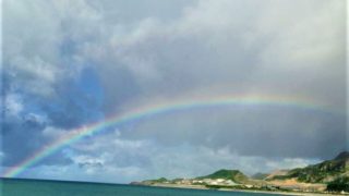 沖縄　海の上にかかる虹