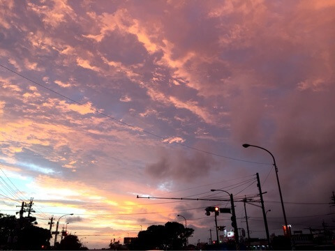 台風前の沖縄の夕日の風景